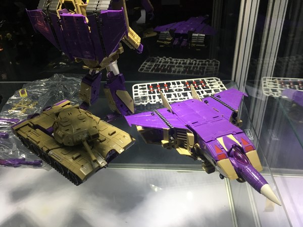 Third Party Products On Display   DX9, Toyworld, Maketoys, Iron Factory And More Xtransbots  (29 of 31)
